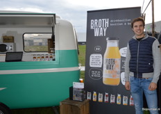 Sam Houfflyn bij Brothway & Biofond. 